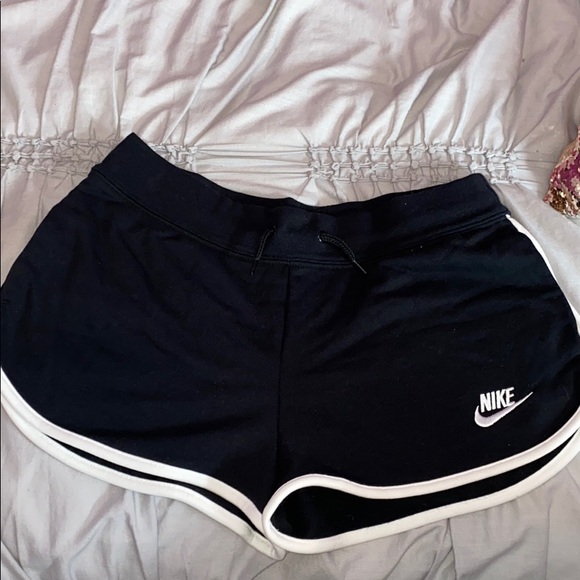 NIKE Casual Shorts with pockets - Picture 1 of 3